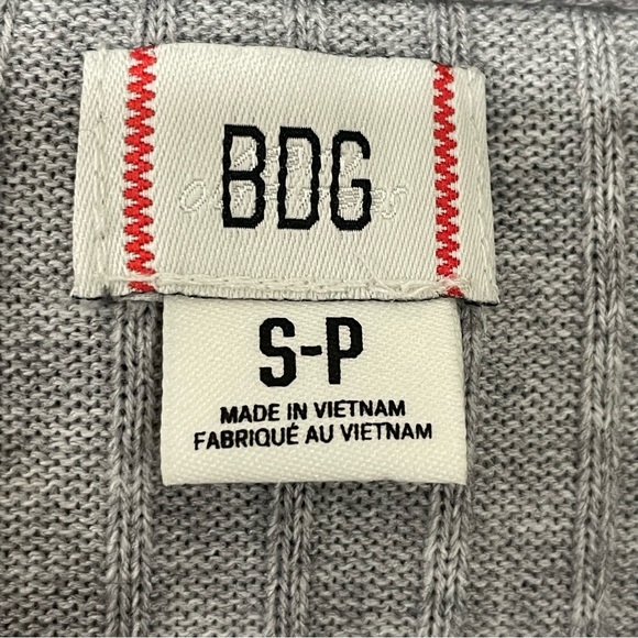 BDG Small Crop Sweater Top Short Sleeve Grey Urban Outfitters V neck - Picture 11 of 14